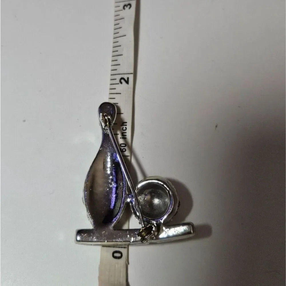 Vintage rhinestone bowling brooch silver tone clear